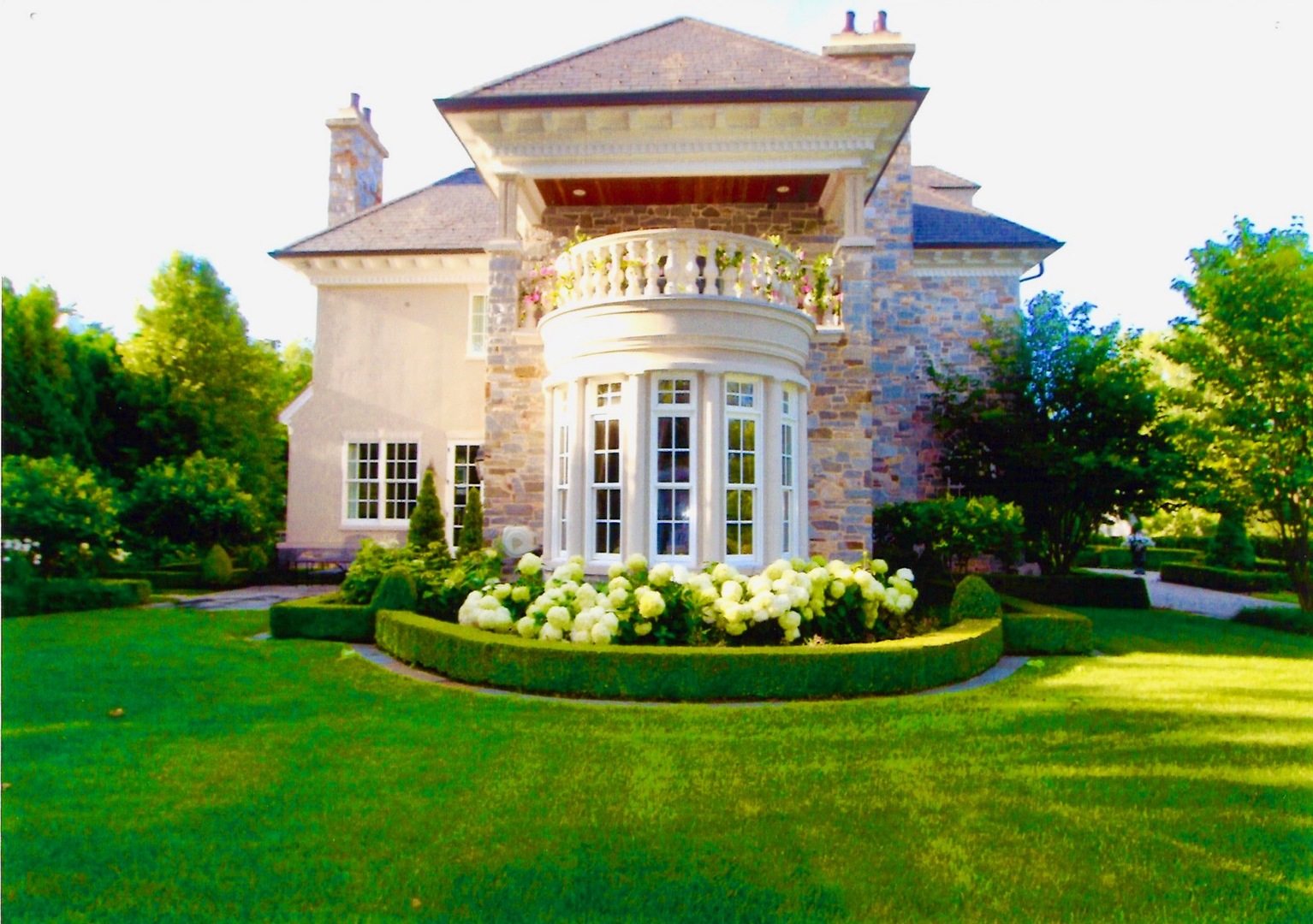 820 Taft Road Hinsdale, IL 60521 - Photo 43 of 46 a front view of a house with an outdoor space