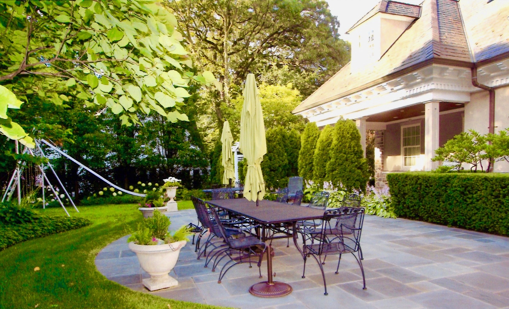 820 Taft Road Hinsdale, IL 60521 - Photo 44 of 46 a view of a sitting area with furniture and garden