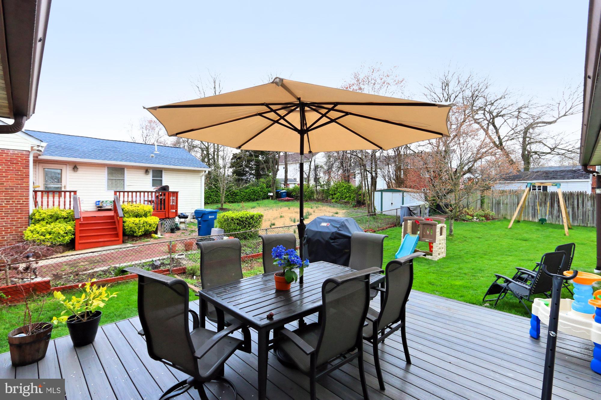 5906 Craig Street Springfield, VA 22150 - Photo 32 of 54 Composite ground-level deck