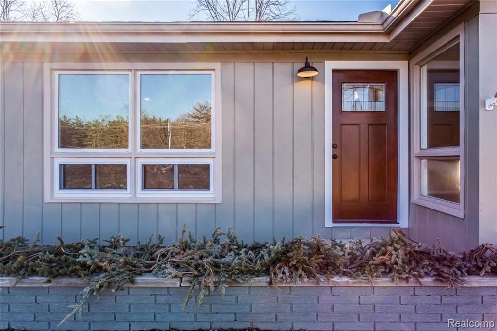 6710 Lakeshore Road Lexington, MI 48450 - Photo 4 of 31