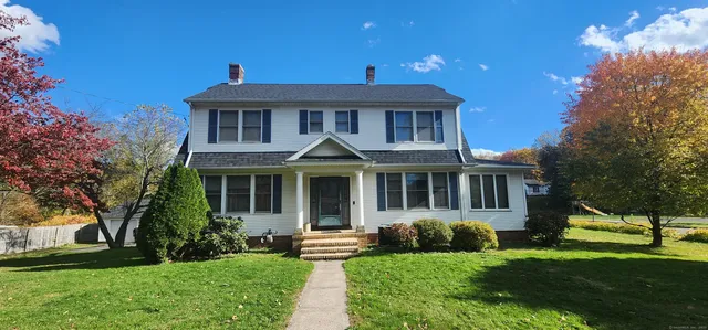 a view of a yard in front of house