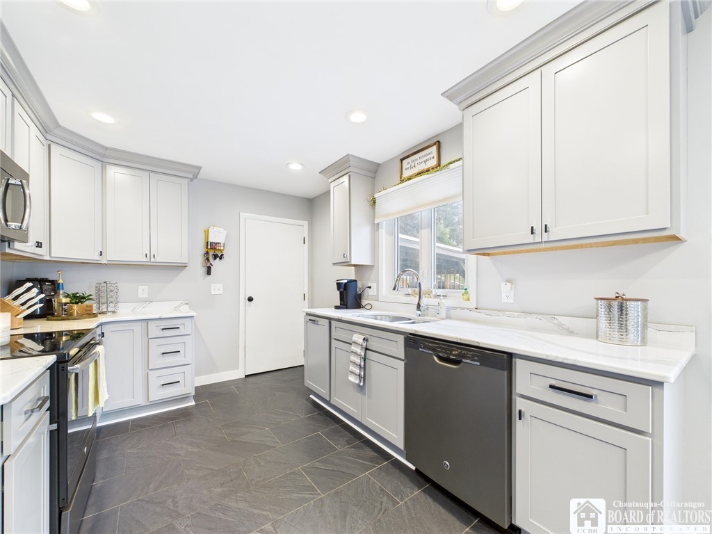 834 Prospect Avenue Olean, NY 14760 - Photo 4 of 39