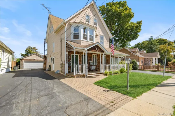 $3,700 | 120 South High Street, Lindenhurst, NY 11757