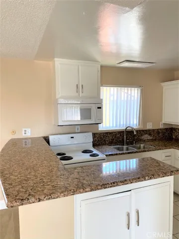 $2,195 | 931 West 19th Street, Unit 30, Costa Mesa, CA 92627