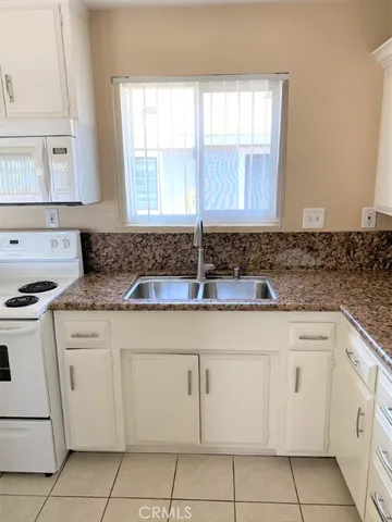 $2,195 | 931 West 19th Street, Unit 30, Costa Mesa, CA 92627