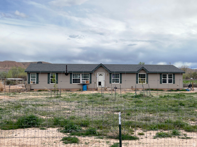 240 Horseshoe Bend Road Vernal, UT 84078 - Photo 6 of 41 Ranch-style house featuring roof with shingles, crawl space, and a mountain view