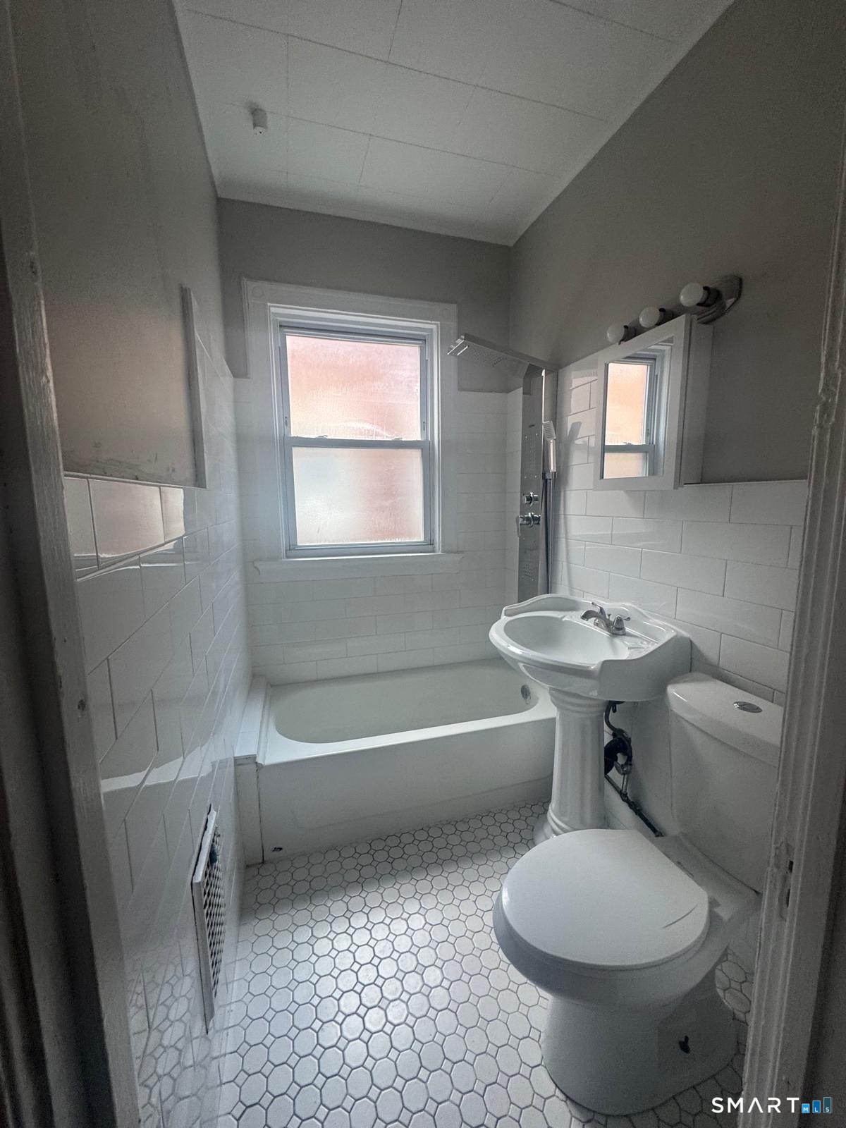 287 Dover Street Bridgeport, CT 06610 - Photo 10 of 11