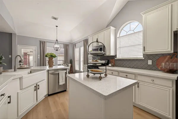 $375,000 | 405 PecanGrove, Dickinson, TX 77539