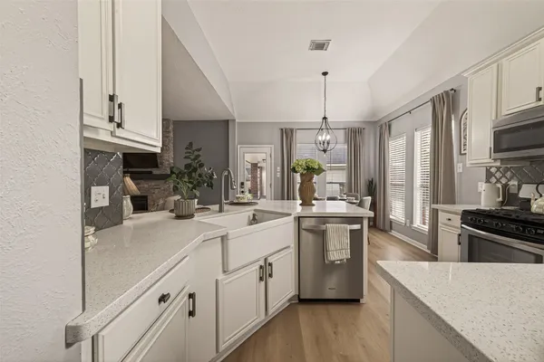 $375,000 | 405 PecanGrove, Dickinson, TX 77539