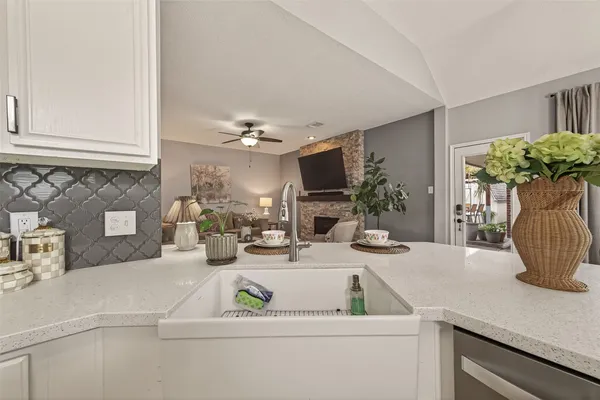 $375,000 | 405 PecanGrove, Dickinson, TX 77539