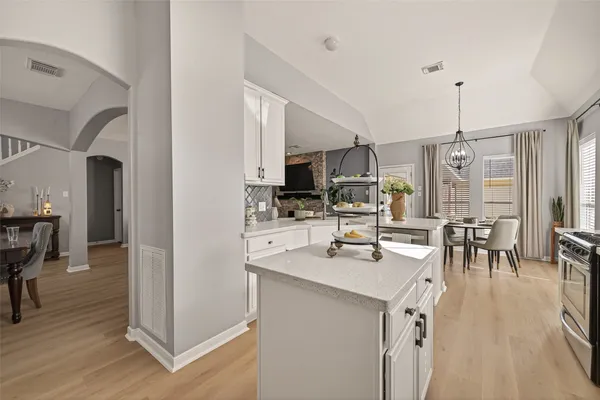 $375,000 | 405 PecanGrove, Dickinson, TX 77539