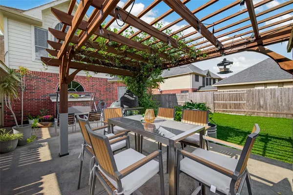 $375,000 | 405 PecanGrove, Dickinson, TX 77539