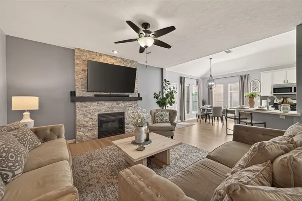 $375,000 | 405 PecanGrove, Dickinson, TX 77539