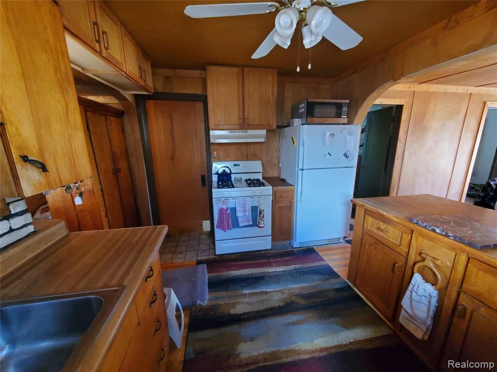 11883 Yale Road Yale, MI 48097 - Photo 8 of 54