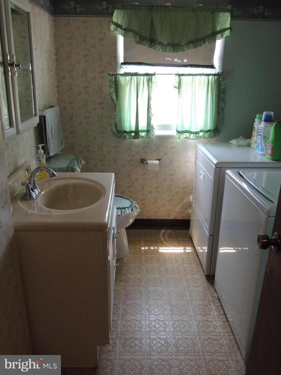 9 Washington Road New Freedom, PA 17349 - Photo 36 of 40 Lower level full bathroom with shower