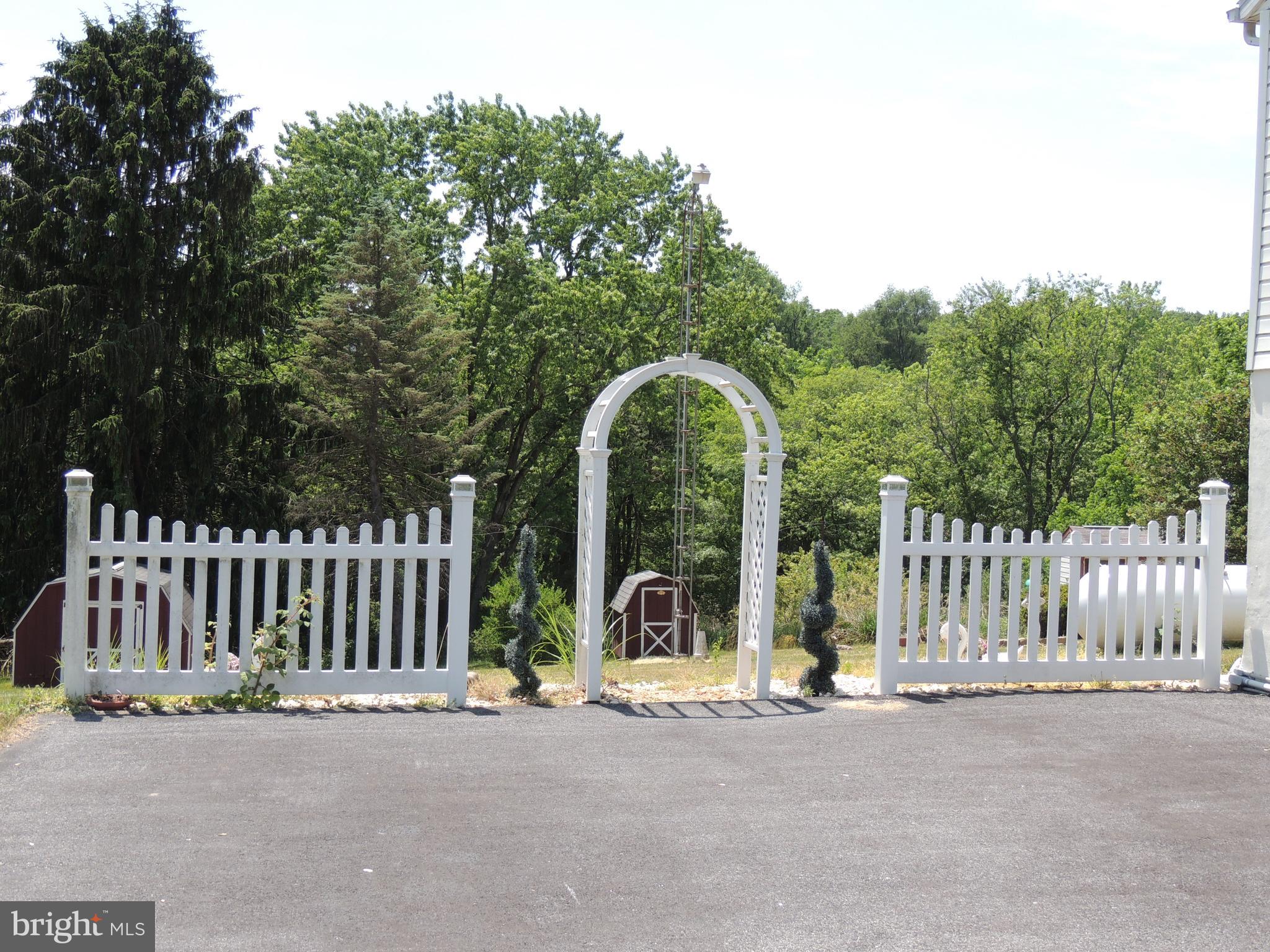 9 Washington Road New Freedom, PA 17349 - Photo 5 of 40 Driveway and arch to rear yard
