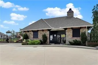 $876,032 | 17408 Parkhill Street, Overland Park, KS 66221