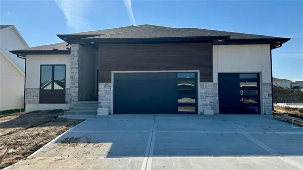 $876,032 | 17408 Parkhill Street, Overland Park, KS 66221