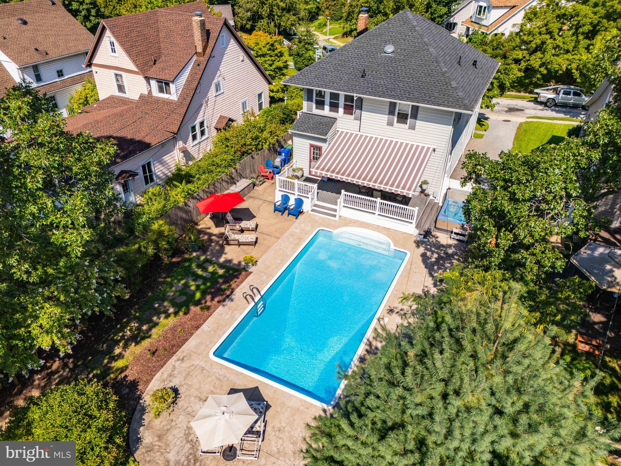 4215 Harcourt Road Baltimore, MD 21214 - Photo 4 of 81 View of pool from above