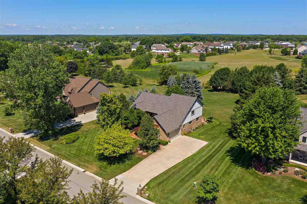 112 Oakbridge Drive Rochester, MI 48306 - Photo 46 of 47 50018773-48.JPG