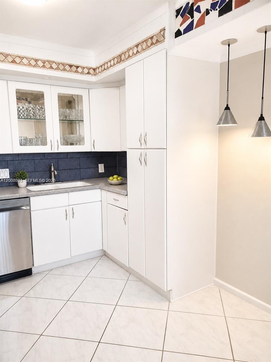 2050 Newcastle A, Unit 2050 Boca Raton, FL 33434 - Photo 2 of 11