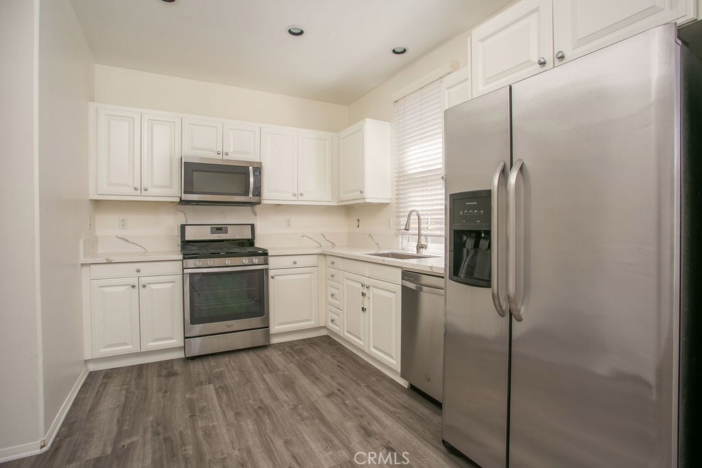 50 Duet Irvine, CA 92603 - Photo 5 of 15 Stainless steel appliances and new quartz countertops are updated features to this home.