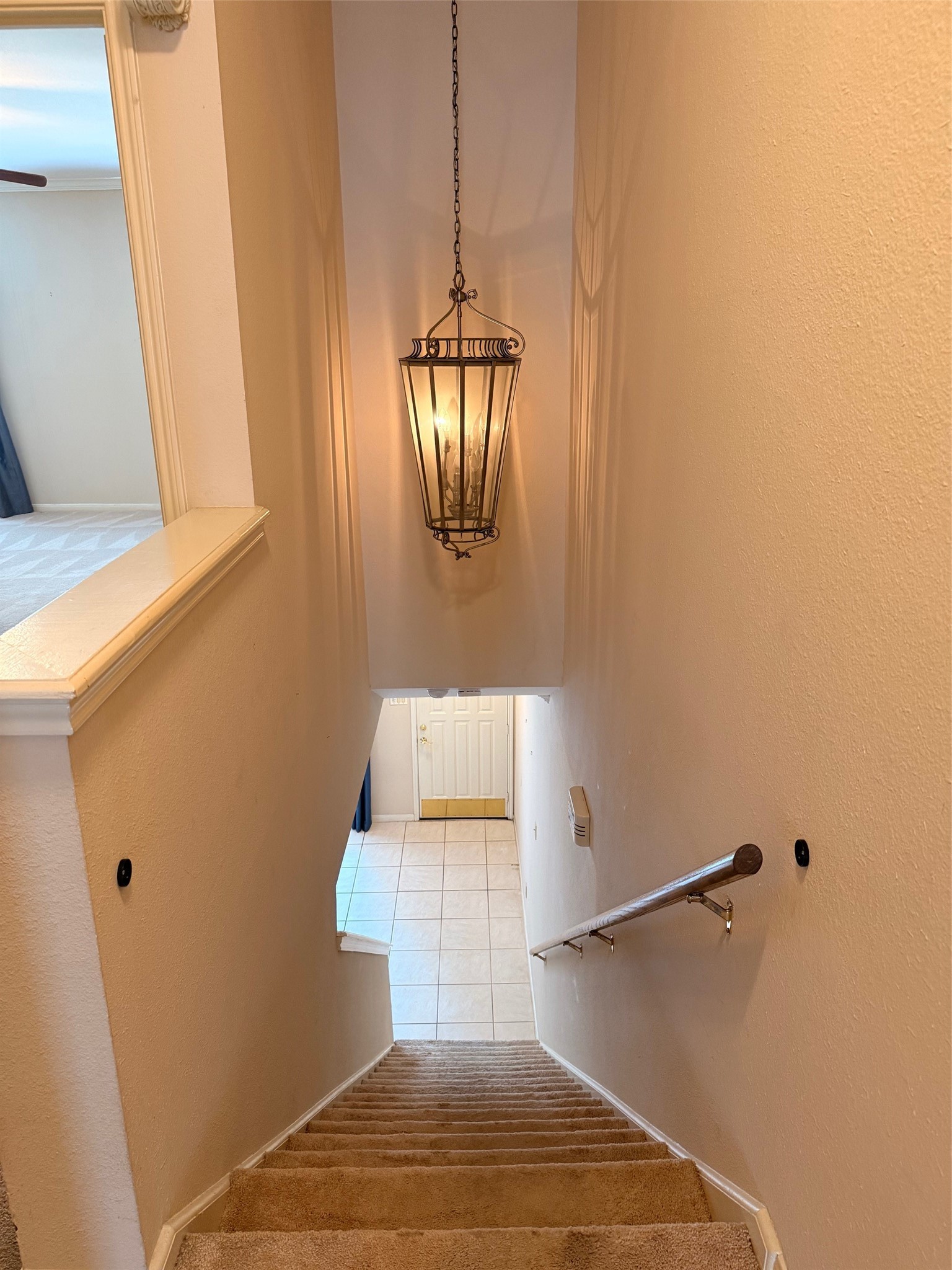 4001 Tanglewilde Street, Unit 811 Houston, TX 77063 - Photo 12 of 38 a bedroom with a bed and window