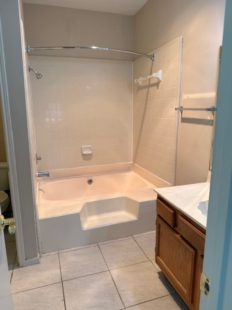 4001 Tanglewilde Street, Unit 811 Houston, TX 77063 - Photo 19 of 38 a bathroom with a bathtub and a shower
