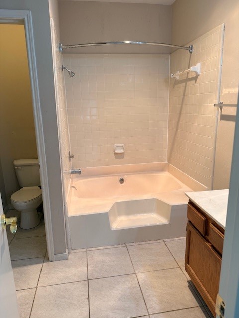 4001 Tanglewilde Street, Unit 811 Houston, TX 77063 - Photo 20 of 38 a bathroom with a bathtub and a toilet