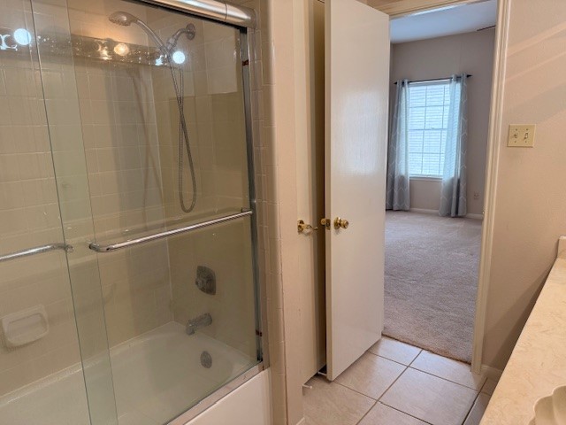 4001 Tanglewilde Street, Unit 811 Houston, TX 77063 - Photo 25 of 38 a bathroom with a bathtub