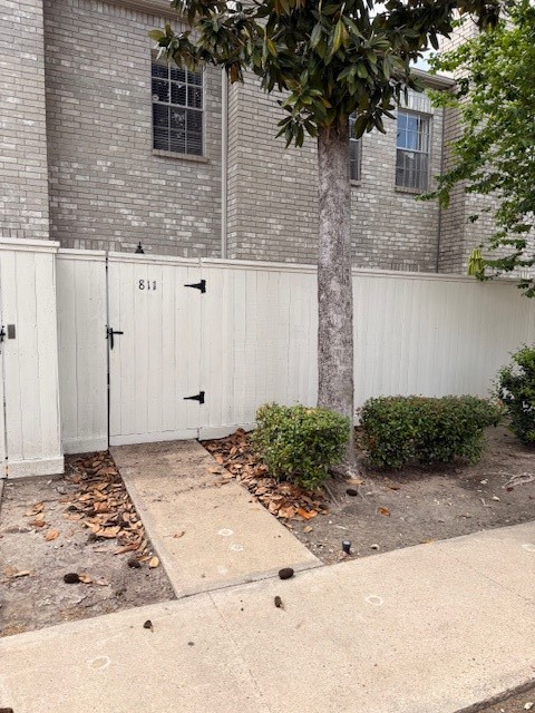 4001 Tanglewilde Street, Unit 811 Houston, TX 77063 - Photo 31 of 38 a front view of a house with garden