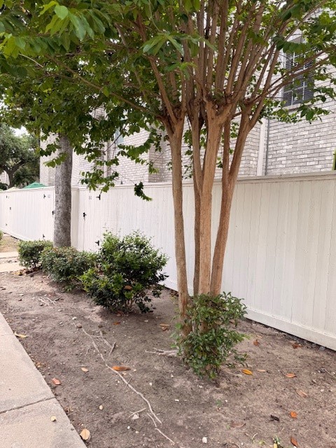 4001 Tanglewilde Street, Unit 811 Houston, TX 77063 - Photo 34 of 38 a front view of a house with garden