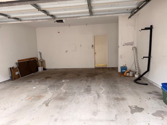 4001 Tanglewilde Street, Unit 811 Houston, TX 77063 - Photo 36 of 38 a view of a room with gym equipment