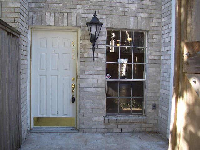 4001 Tanglewilde Street, Unit 811 Houston, TX 77063 - Photo 38 of 38 a view of front door of house and window
