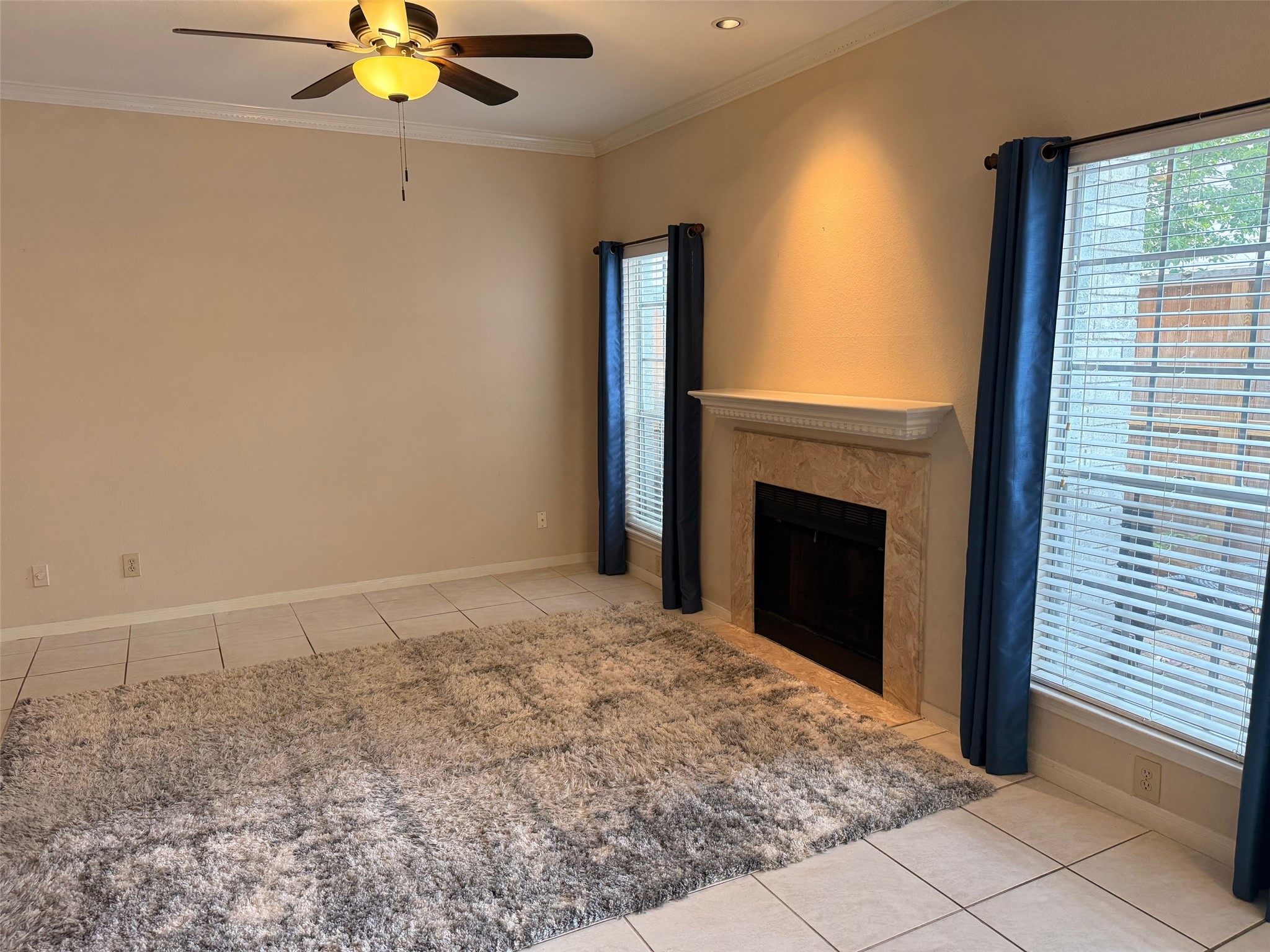 4001 Tanglewilde Street, Unit 811 Houston, TX 77063 - Photo 4 of 38 a view of an empty room with a window