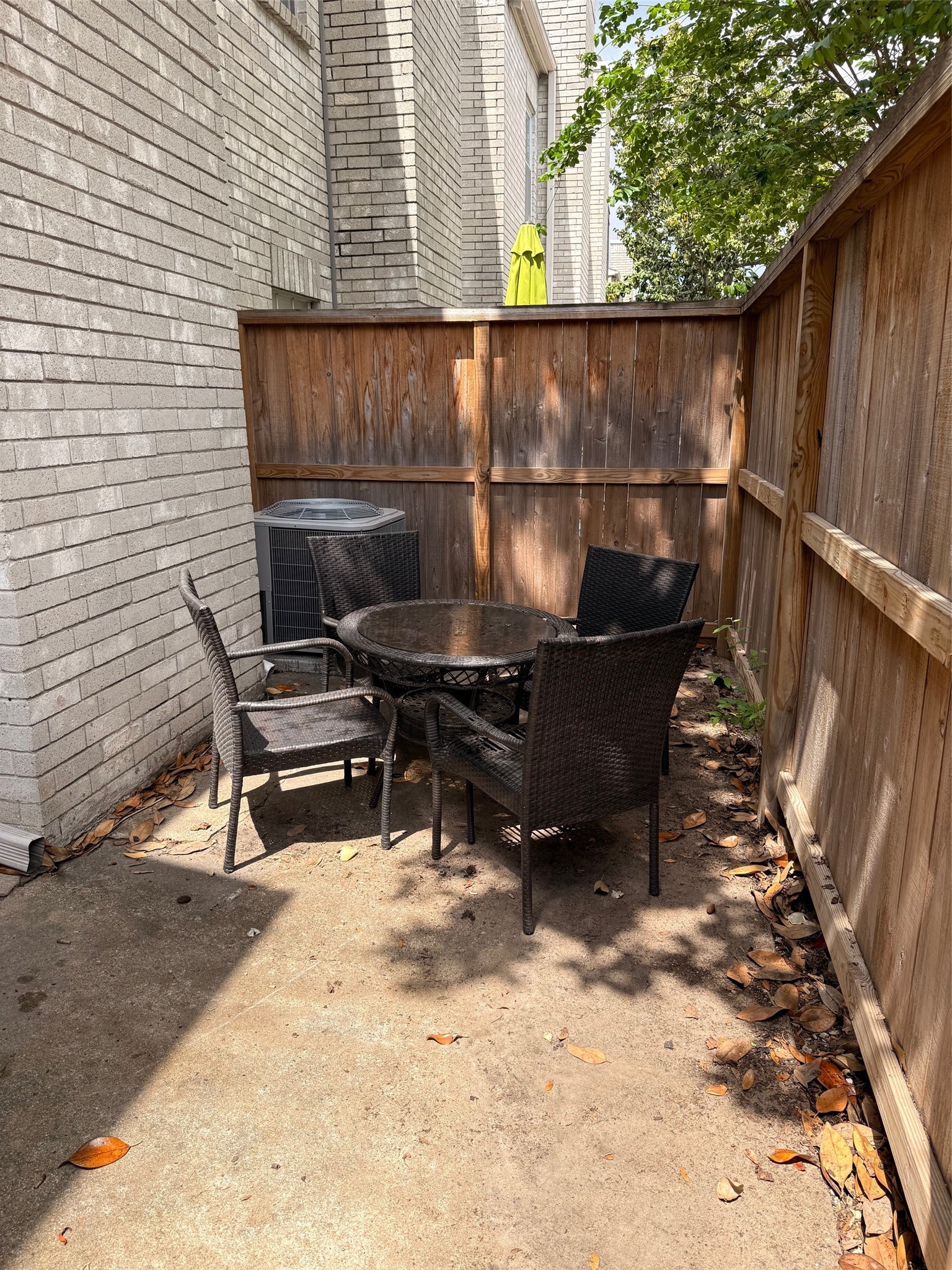4001 Tanglewilde Street, Unit 811 Houston, TX 77063 - Photo 10 of 38 a bench sitting in front of a building