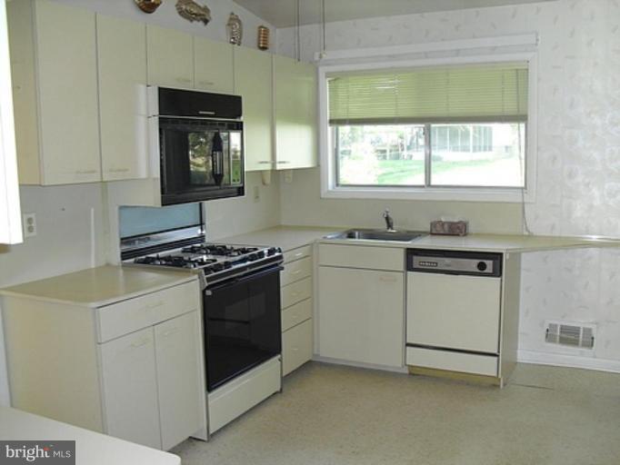 4738 Byron Road Windsor Mill, MD 21244 - Photo 7 of 14 Kitchen