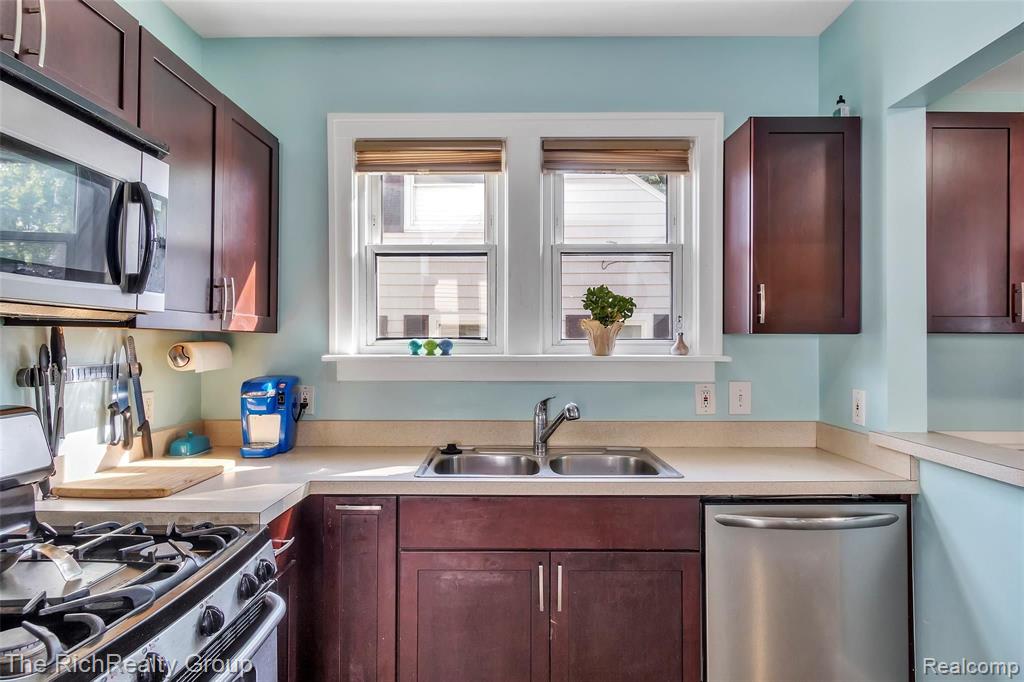 2655 Kenmore Road Berkley, MI 48072 - Photo 17 of 32