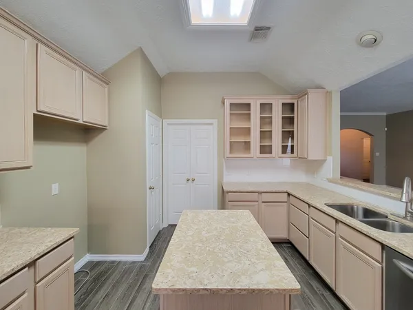 $2,300 | 18511 Falcon Crest Drive, Humble, TX 77346