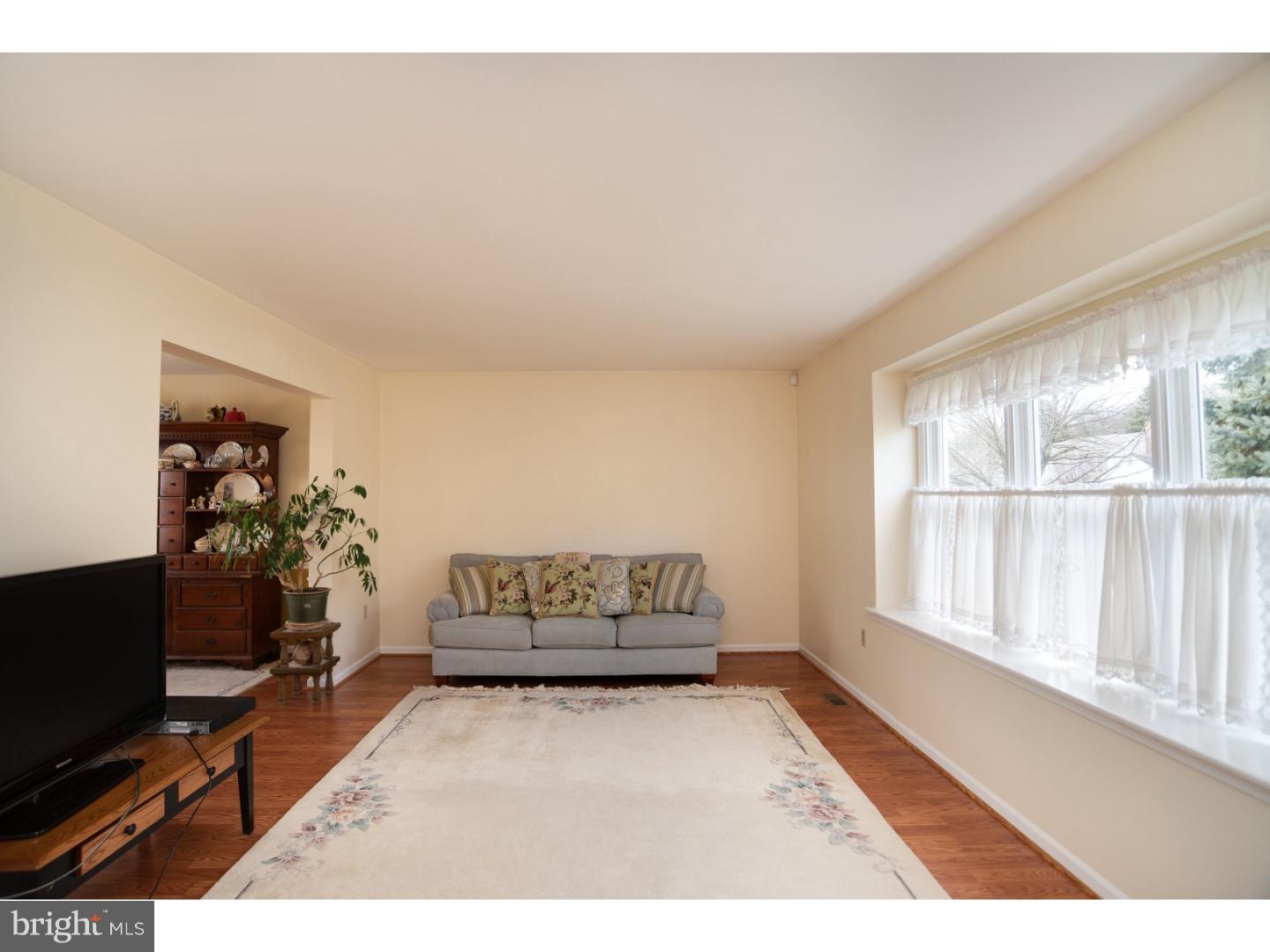 1108 Pepper Ridge Drive Reading, PA 19606 - Photo 3 of 21 Living Room