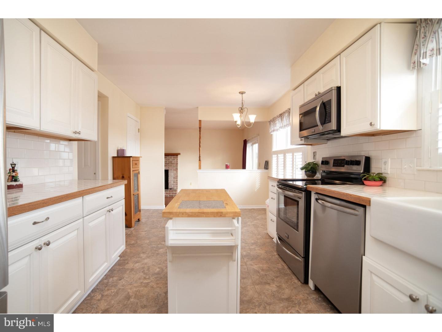 1108 Pepper Ridge Drive Reading, PA 19606 - Photo 10 of 21 Kitchen