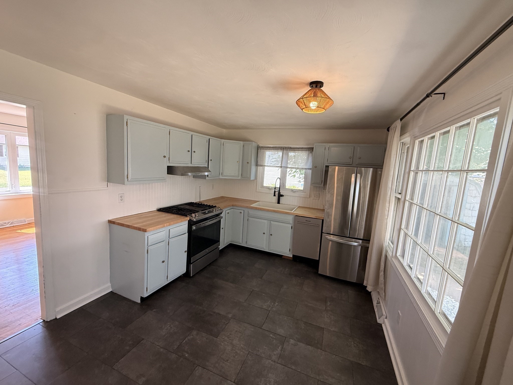 59 Poplar Road New Bedford, MA 02745 - Photo 5 of 17 Gallery Image 5