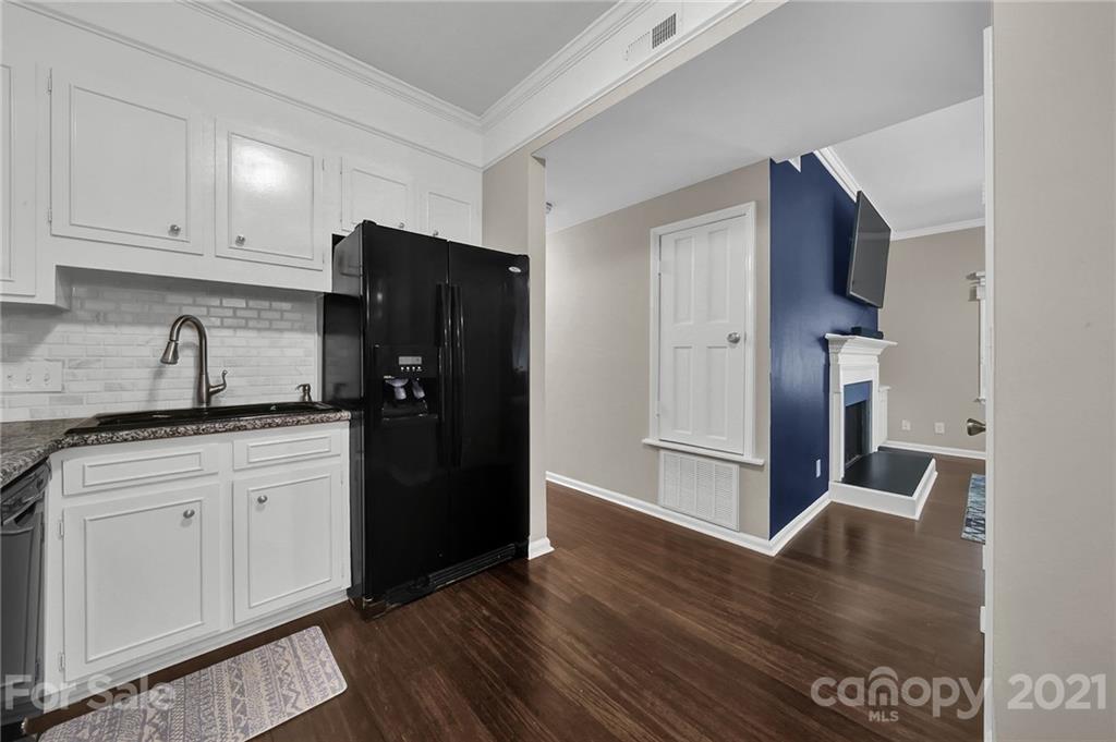 1014 Queens Road, Unit C Charlotte, NC 28207 - Photo 12 of 26 Gallery Image 12