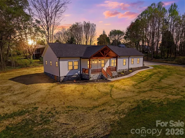 $425,000 | 1007 Hibriten Drive Southeast, Lenoir, NC 28645