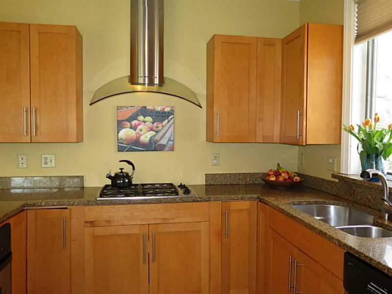 3 Catalpa Road Providence, RI 02906 - Photo 10 of 25 Kitchen.