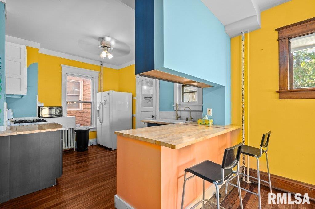 2105 15th Street Moline, IL 61265 - Photo 13 of 29 a kitchen that has a table and chairs in it