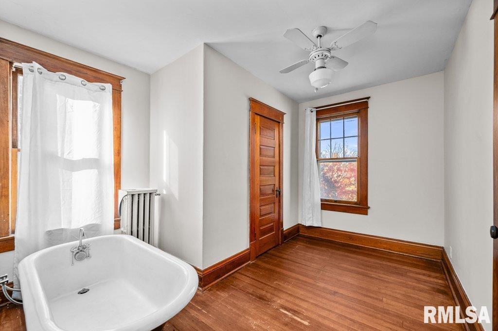 2105 15th Street Moline, IL 61265 - Photo 20 of 29 a view of an empty room and window