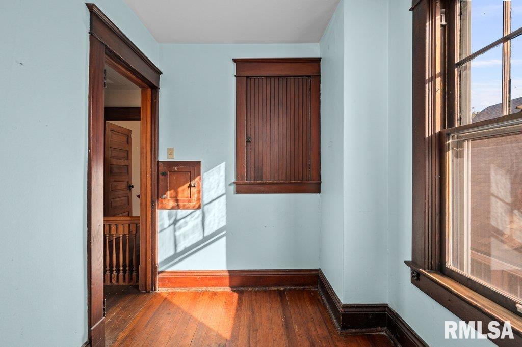 2105 15th Street Moline, IL 61265 - Photo 24 of 29 a view of front door with furniture