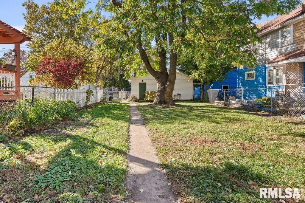 2105 15th Street Moline, IL 61265 - Photo 25 of 29 a large tree in middle of the garden