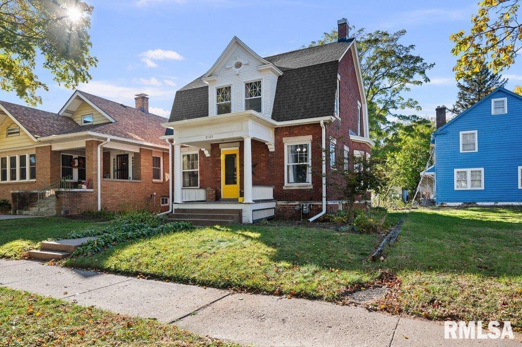 2105 15th Street Moline, IL 61265 - Photo 28 of 29 a front view of a house with a garden